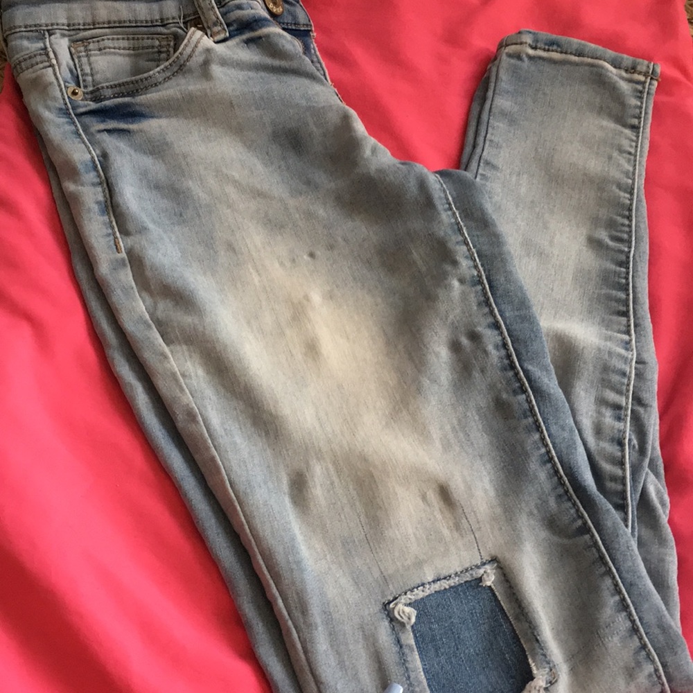 Distressed skinny jeans